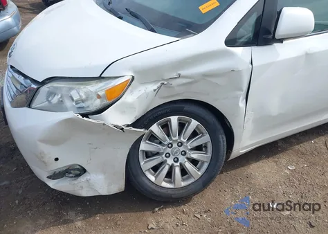 2011 Toyota Sienna Limited V6 из США, поврежденный, VIN 5TDYK3DC2BS120482